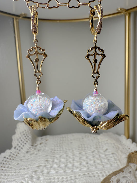 Periwinkle blooms